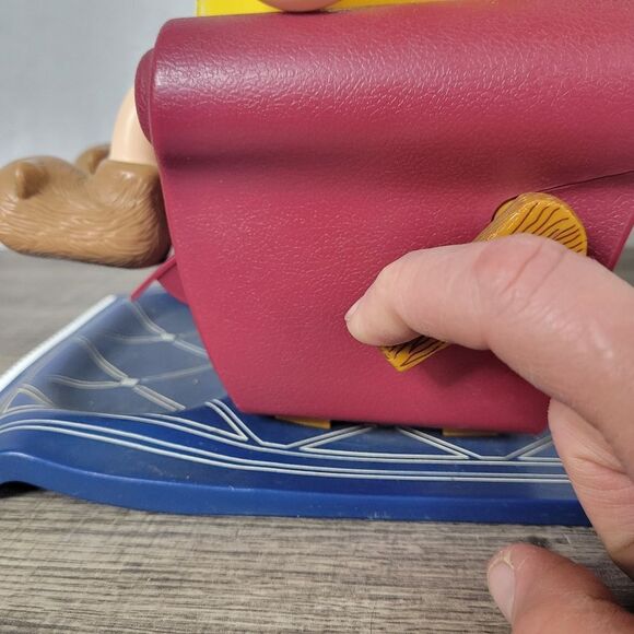 Vintage Novelty M&M Recliner Chair Yellow Candy Dispenser - Picture 8 of 8